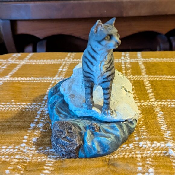 Living Stone Cat Figurine Cat Gray Tabby Winter Break - Picture 2 of 7